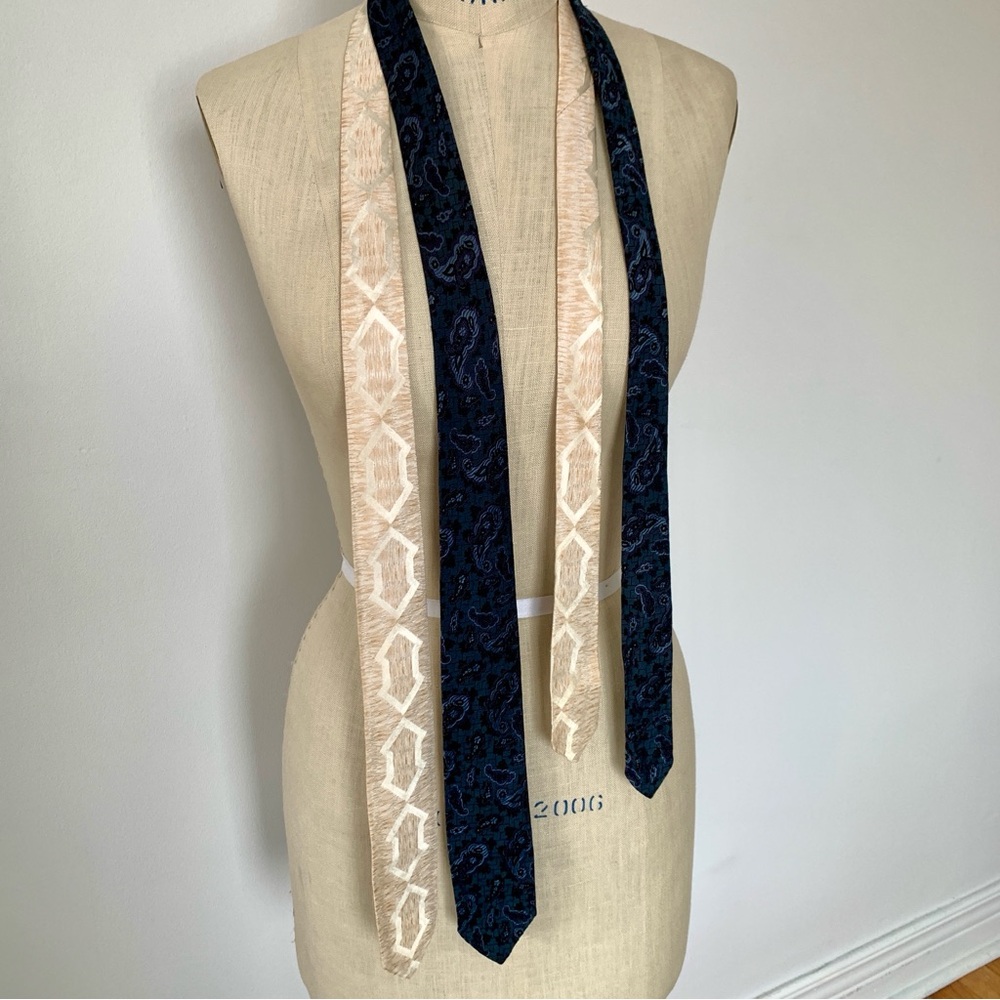 Vintage Skinny Tie 1970’s Paisley Brocade